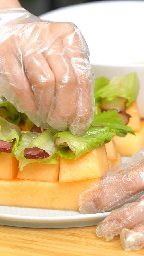 李子峰吃哈密瓜,李子峰畅享哈密瓜美味时光