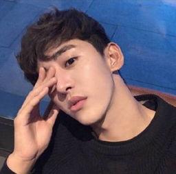 吃瓜帅哥图片欣赏,吃瓜帅哥的时尚风采